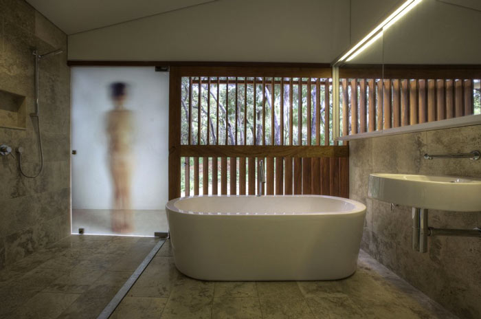 Bathroom of the Drew House by Simon Hills of Anthill Constructions