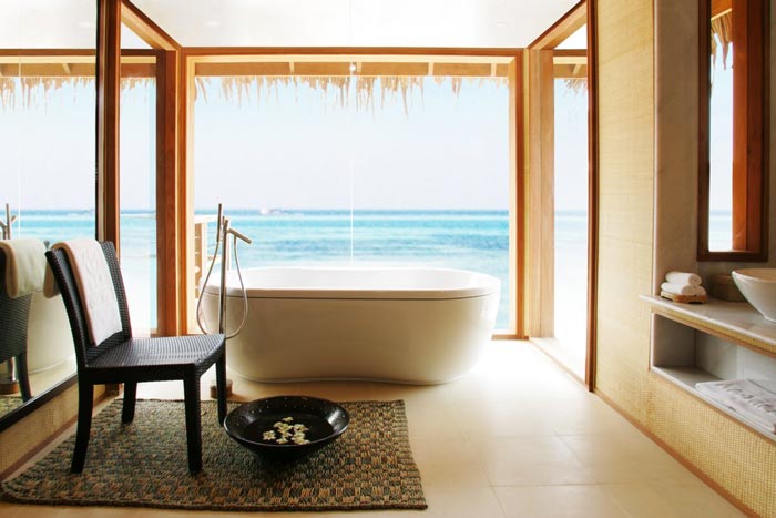 Bathtub overlooking the see in The Maldives 