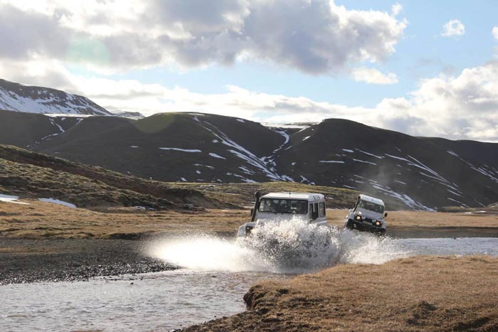 ISAK 4X4 SuperJeep Rentals in Iceland using Land Rover Defenders 3