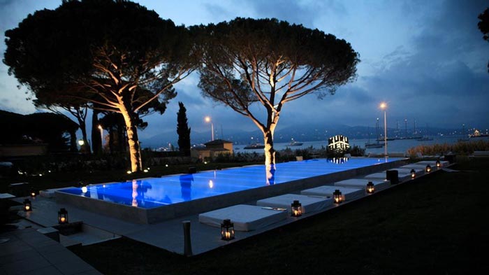 Swimming pool and scenery at the KUBE Hotel Gassin in Saint-Tropez