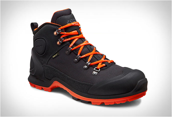 Side view of the ECCO BIOM TERRAIN HIKING BOOTS