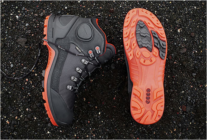 Side view and view of the sole of the ECCO BIOM TERRAIN HIKING BOOTS 4