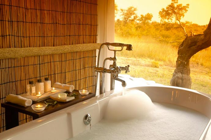 Bathtub with a view of the Sabi Sand Game Reserve at Leopard Hills