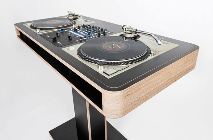 Stereo T DJ Table BY Hoerboard 1