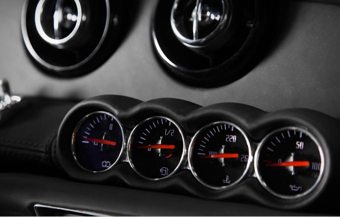 Control dials in the Equus Bass 770