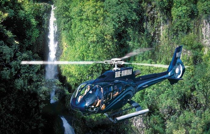 Helicopter trips in Maui
