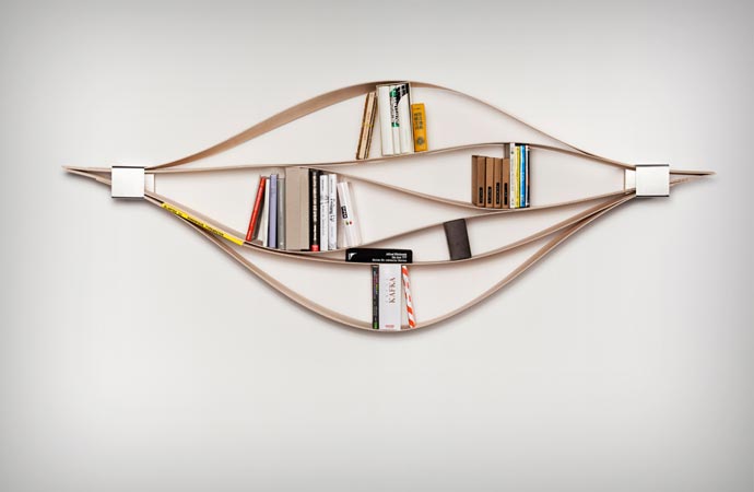 Flexible wooden bookshelf