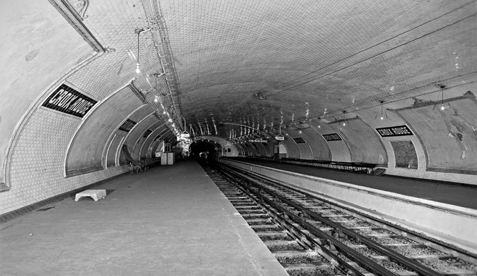 Abandoned Paris metro station