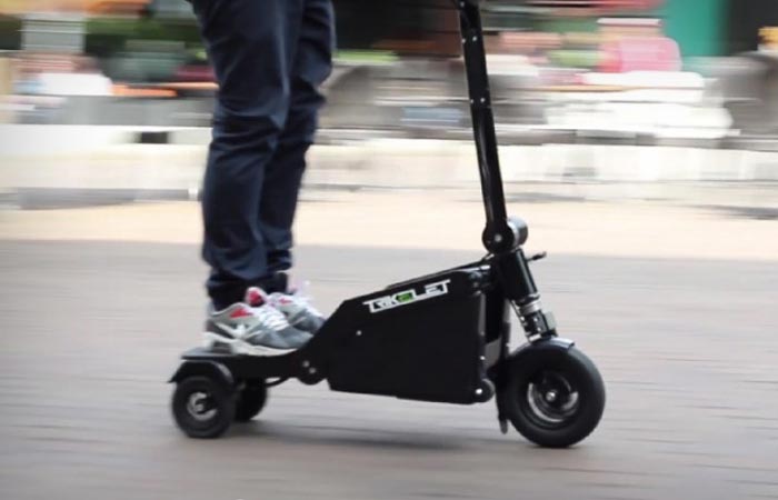Electric scooter that is portable and foldable