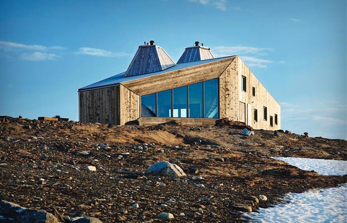 Wooden mountain hut in Norway