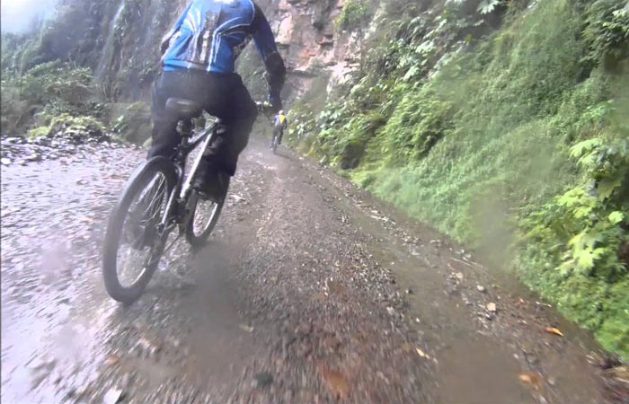 Mountain biking tour of the Camino de la Muerte in Bolivia