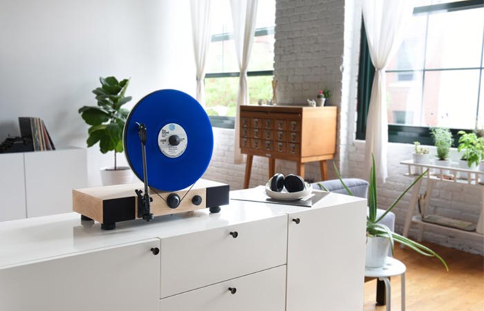 Floating Record Vertical Turntable floating illusion