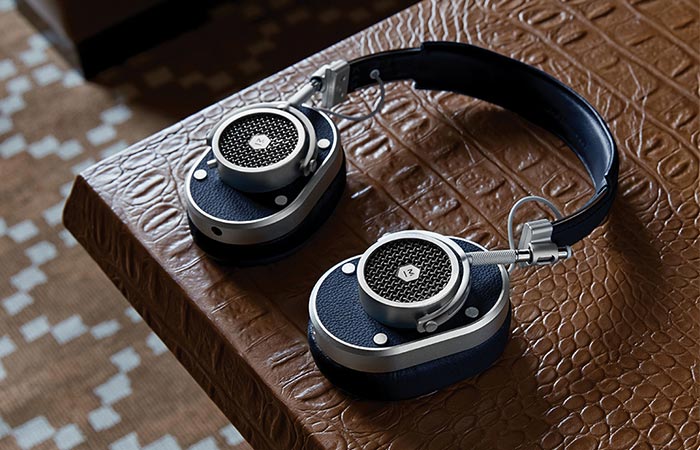 MH40 Headphones exterior and color variants