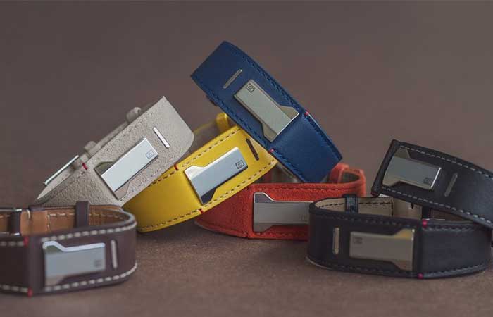 Different bracelets for KLOK-02