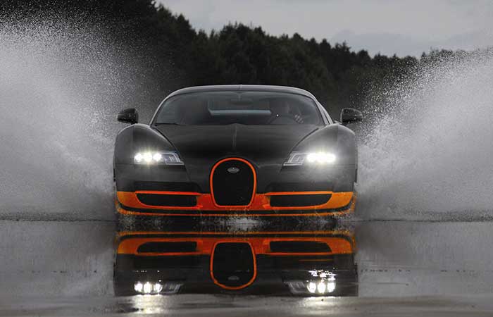 Bugatti Veyron Super Sport in the rain
