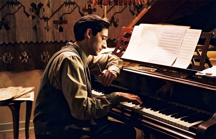 Adrian Brody playing piano in The Pianist