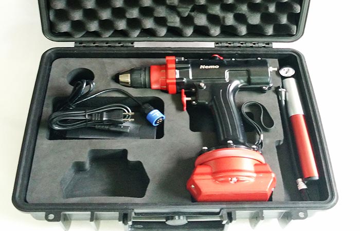 Case with the drill and all of its components 
