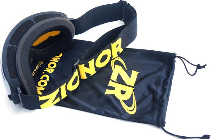 Snow Goggles with Detachable Lens By Zionor with a bag