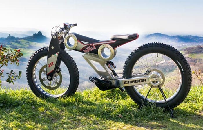 Moto Parilla Carbon SUV E-bike On The Grass