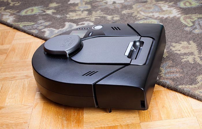 Neato XV Signature Pro Pet And Allergy Robot Vacuum Cleaner Cleaning The Wooden Floor And Carpet