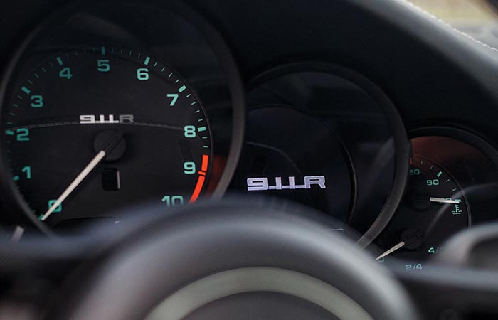 Speedometer of the 2016 Porsche 911 R Steve McQueen tribute