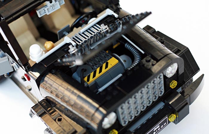 LEGO Jeep Wrangler Rubicon engine compartment