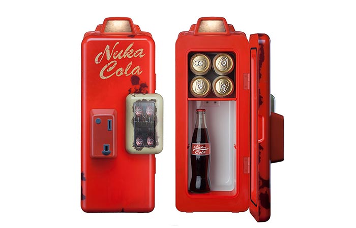 Open and closed view of the Fallout 4 Nuka Cola Mini Refrigerator