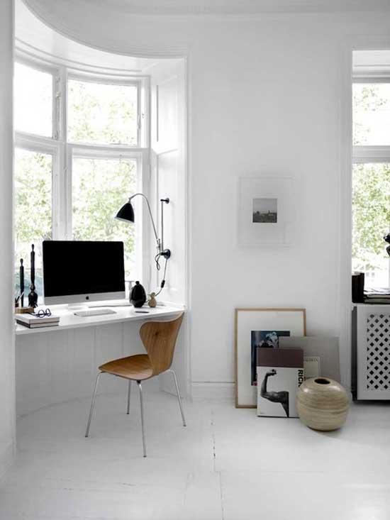 minimal white interior designof a computer room
