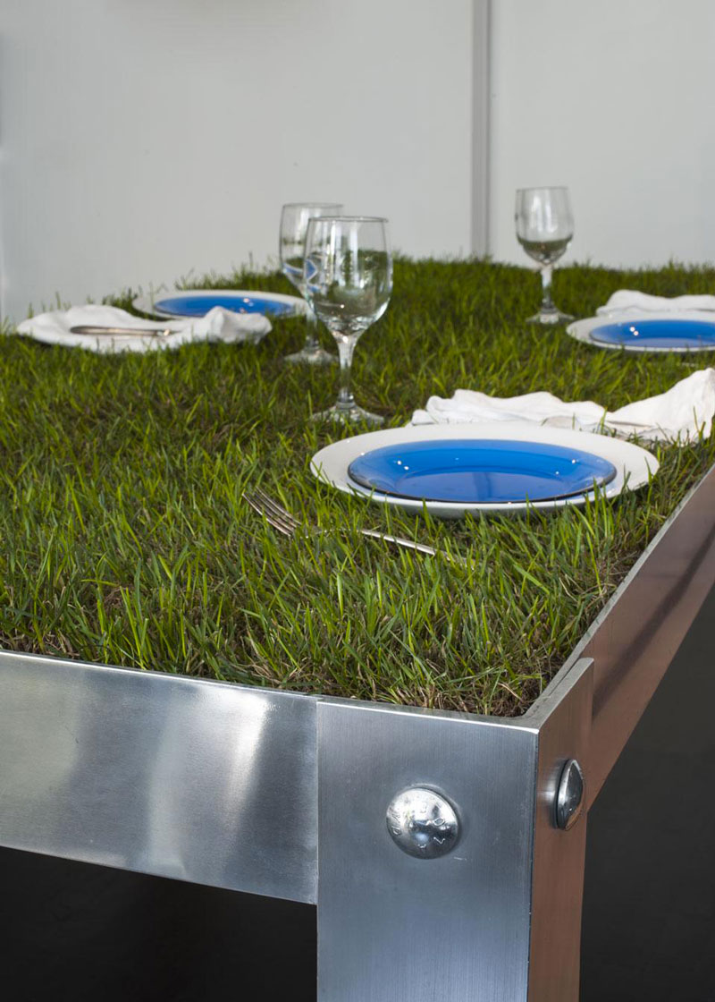 wine glasses and plates on a Grass Top PicNYC Table