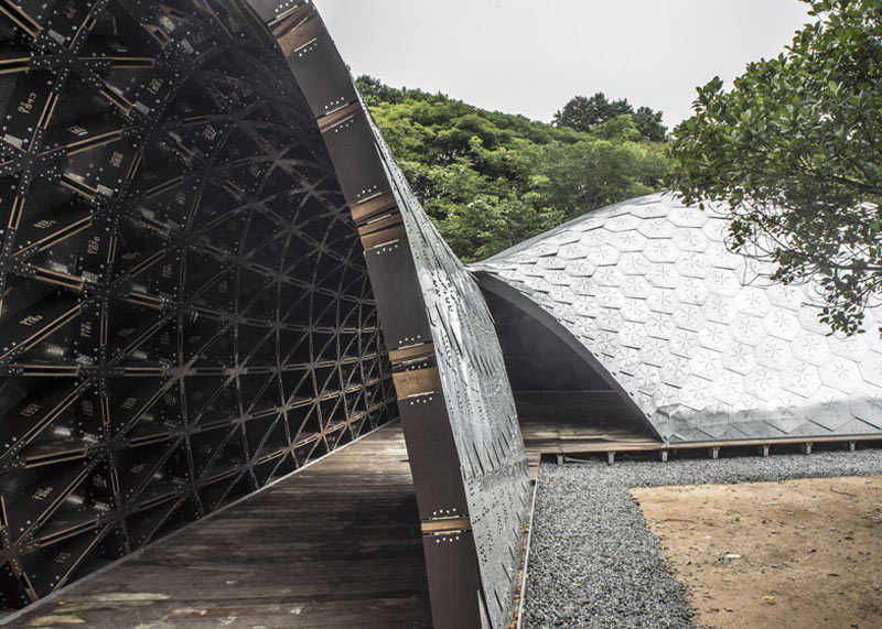 Side view of the galvanized steel tiles of the SUTD Library Pavilion designed by City Form Lab