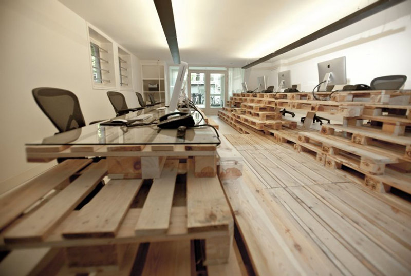 Pallet floors and tables at the Brandbase Pallet Office by MOST Architecture