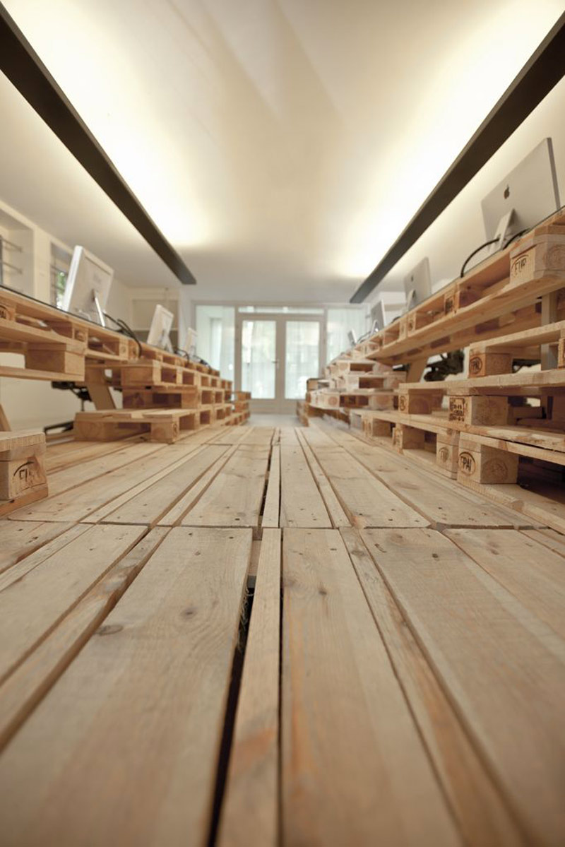 Pallet floors and tables at the Brandbase Pallet Office by MOST Architecture