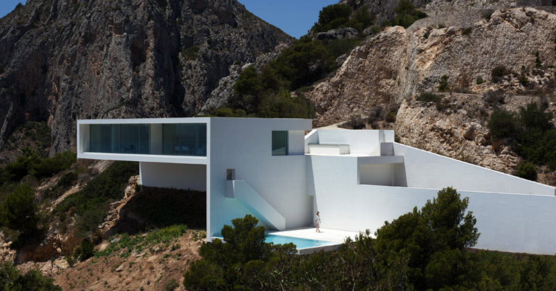 Architecture of the House on the Cliff by Fran Silvestre Arquitectos