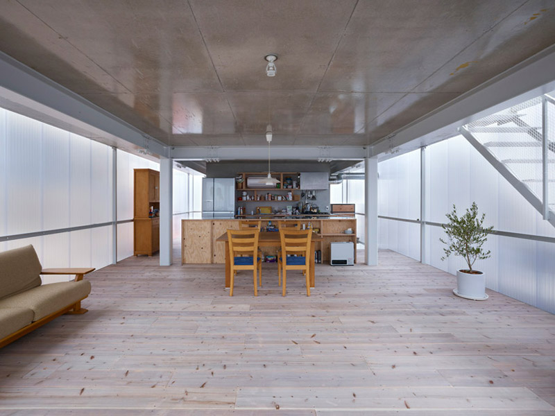 Wood floors and wood kitchen table and chairs at the House in Tosuien by Suppose Design Office
