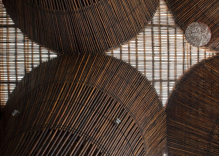 Bamboo columns and roof made of bamboo at the Kontum Indochine Cafe by Vo Trong Nghia Architects