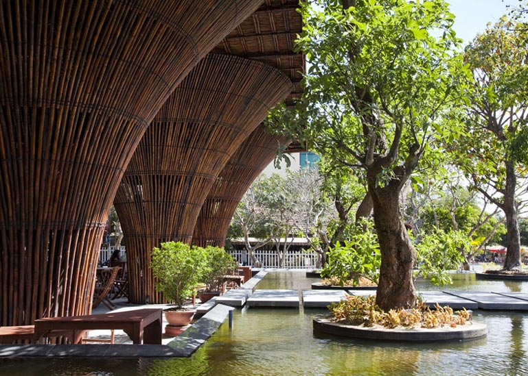 Large bamboo columns at the Kontum Indochine Cafe by Vo Trong Nghia Architects