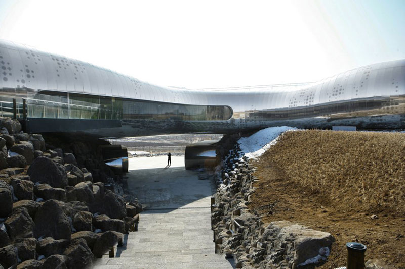 Serpentine silver exterior of the Jeongok Museum South Korea Prehistory Museum by X-TU Architects