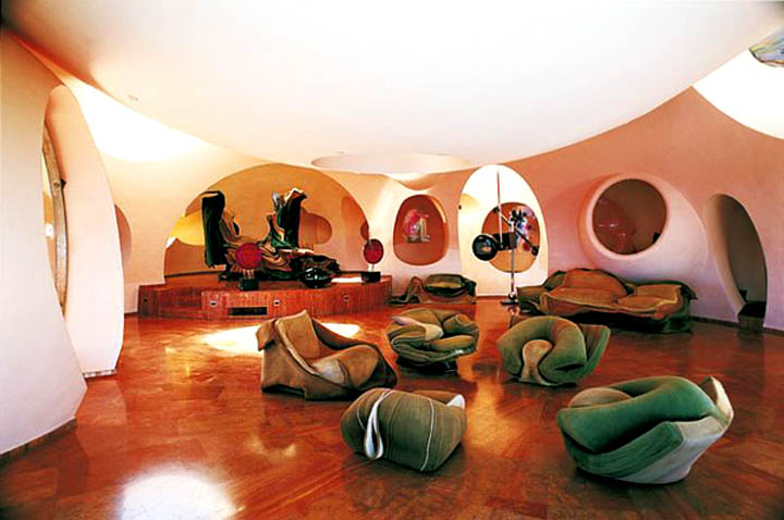 Lounge area at the palais bulles, palace of bubbles Pierre Cardin house by antti lovag in Cannes