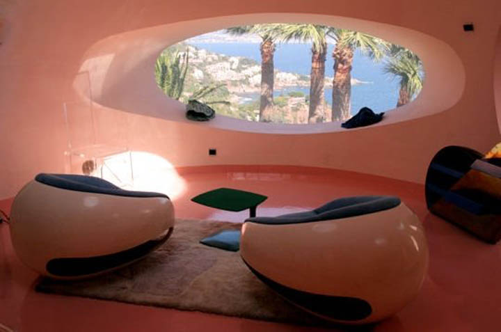 Lounge area with 2 seats at the palais bulles, palace of bubbles Pierre Cardin house by antti lovag in Cannes
