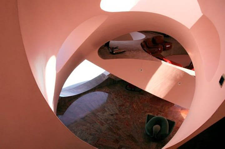 Clay color room at the palais bulles, palace of bubbles Pierre Cardin house by antti lovag in Cannes