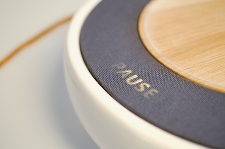 Pause display of the Ceramic Speaker for Smartphones by Victor Johansson
