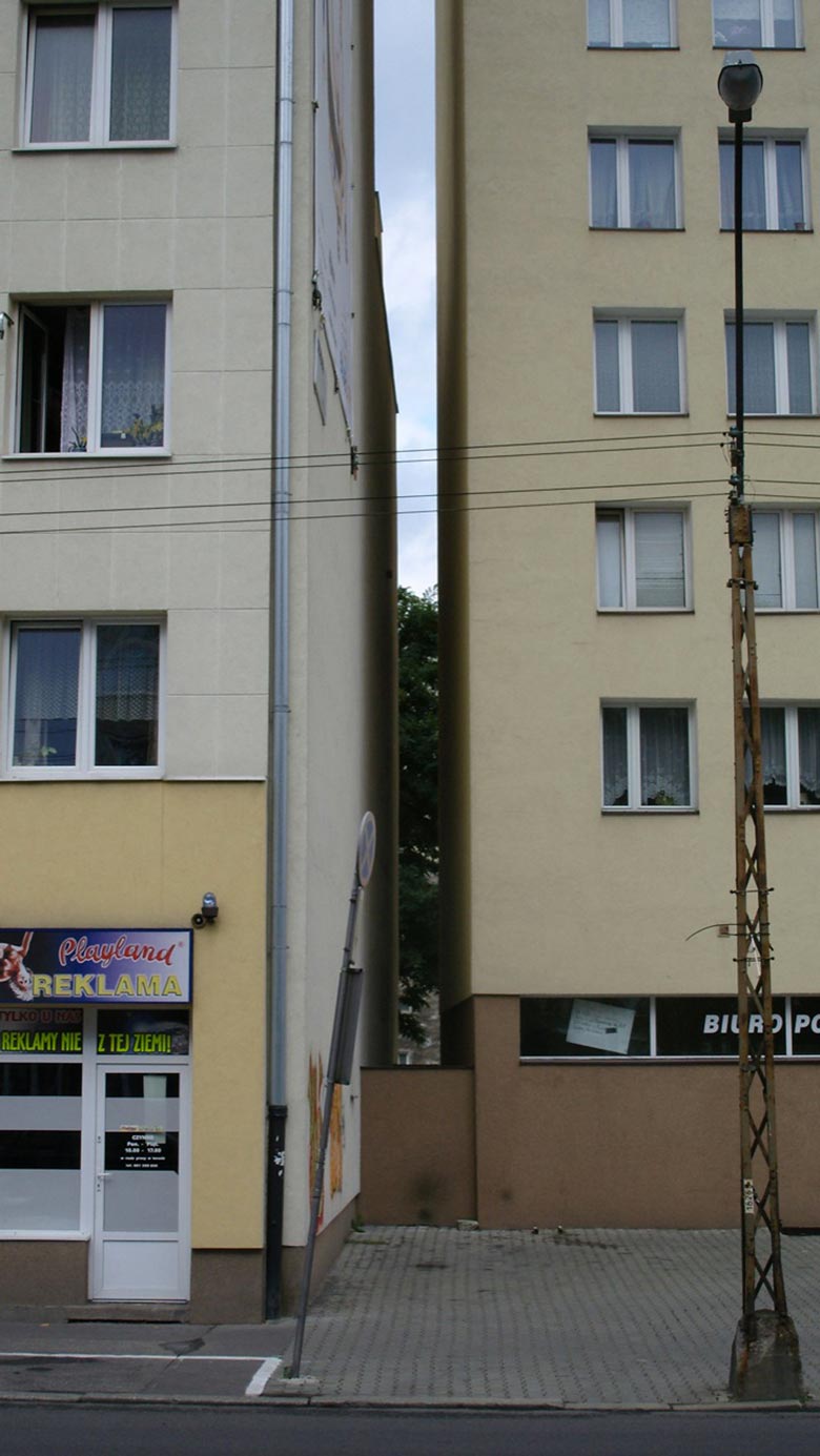 Area between two buildings where the Keret House the World's Narrowest Home in Warsaw by Jakub Szczesny was built
