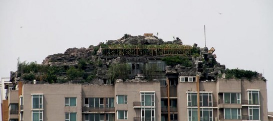 Illegal Mountaintop Villa on the Rooftop of a Beijing High-Rise (VIDEO)