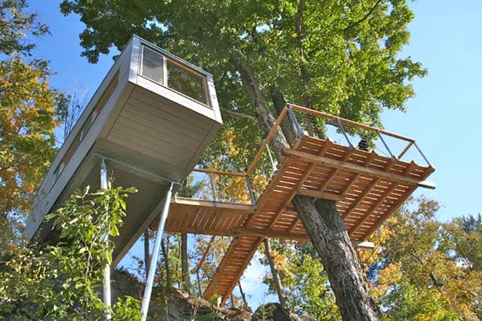 Stilts and view of under the Baumraum Treehouse in New York