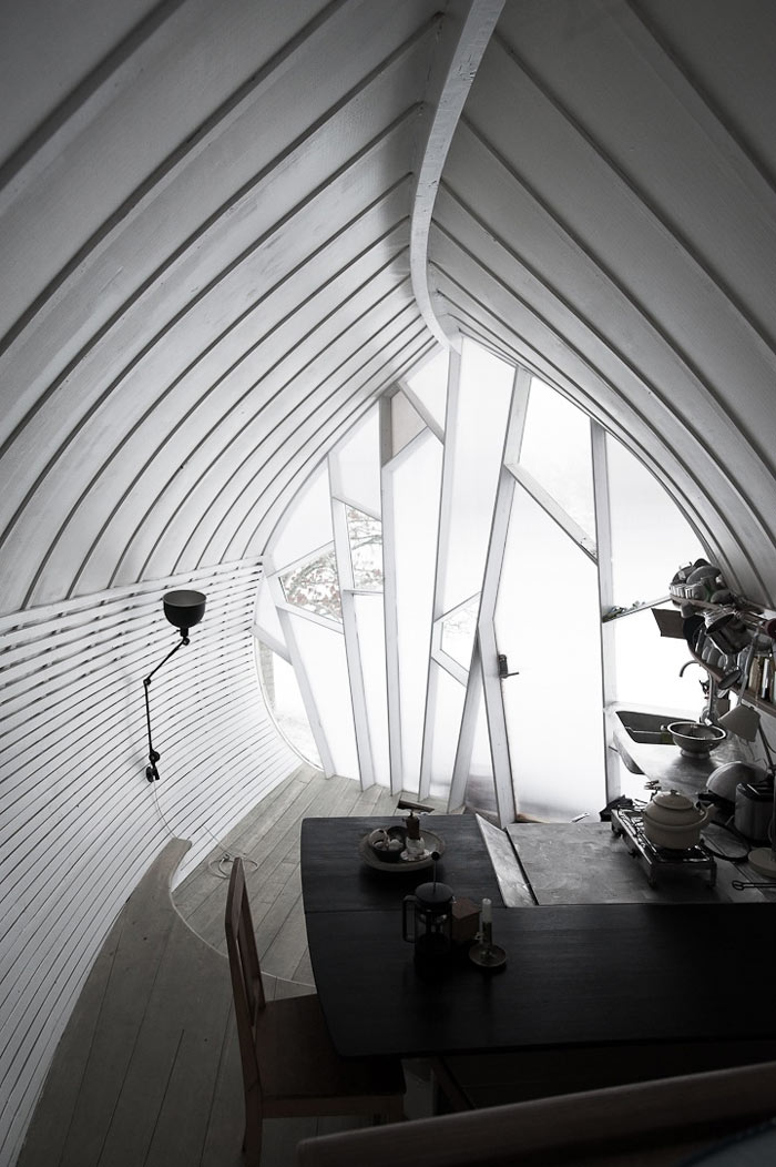 Interior design of the Curved Hus-1 by Torsten Ottesjo Architecture