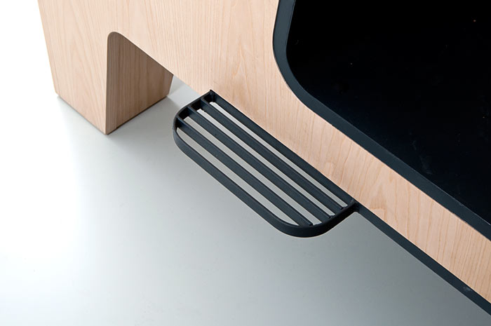 Foot step of the Il Treno Dining Unit by Tjep