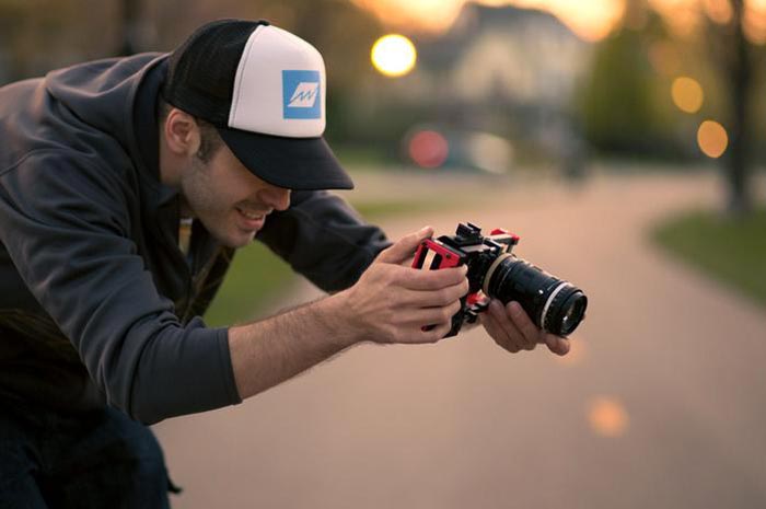 Man using the Beastgrip attached to his smartphone