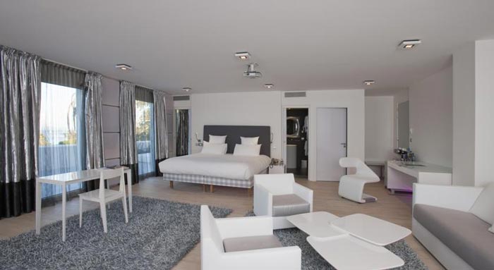 Room design at the KUBE Hotel Gassin in Saint-Tropez