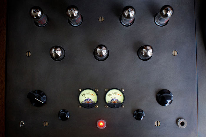Knobs and buttons of the Modern Record Console