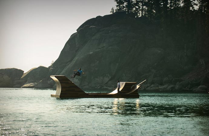 Floating skateboard ramp